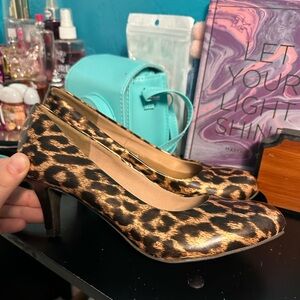 𝐒𝐮𝐩𝐞𝐫 𝐜𝐮𝐭𝐞 𝐥𝐞𝐨𝐩𝐚𝐫𝐝 𝐡𝐞𝐞𝐥𝐬